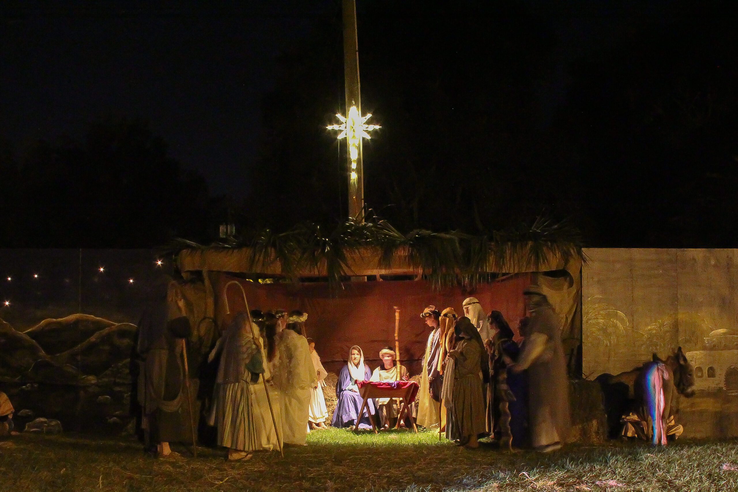 COME TO THE STABLE: A LIVING NATIVITY STROL